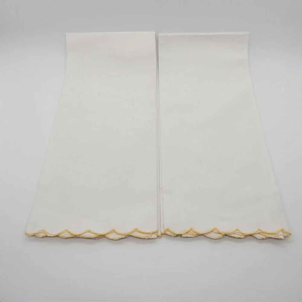 Vintage Embroidered Floral Hand Towels Set of 2 White Scalloped Edge Cottagecore